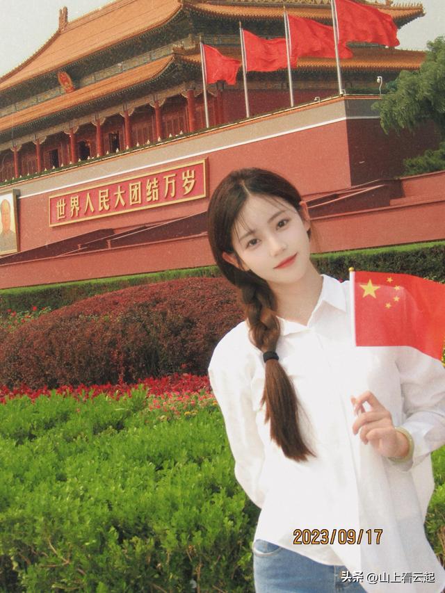北京最美校花，颜值惊为天人 这堪称上帝吻过的容颜 美的发光！