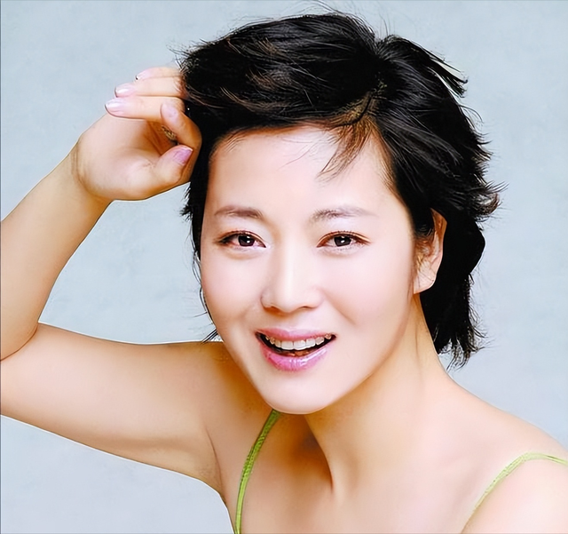 现在嫌她们丑，当年追成狗！这6位发福的女明星，当年都是大美女
