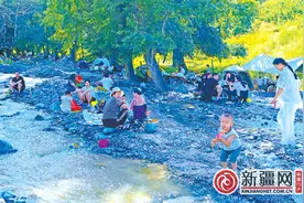 乌鲁木齐：周末高温天 清凉游正酣图片