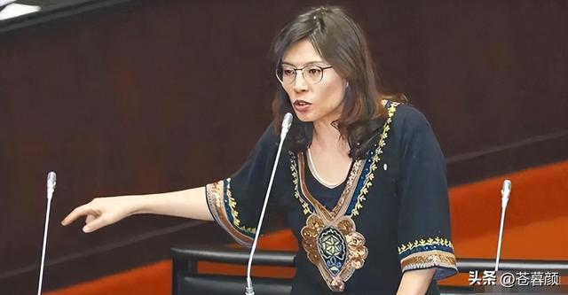 第四次大辩论落幕，张亚中不负众望获得认可，郑丽文表现一言难尽