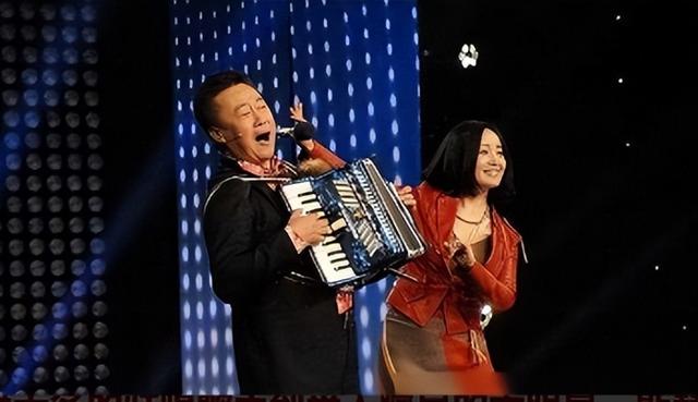 她连上4次春晚，和恩师同居怀孕，被骗流产，57岁依然无人敢娶