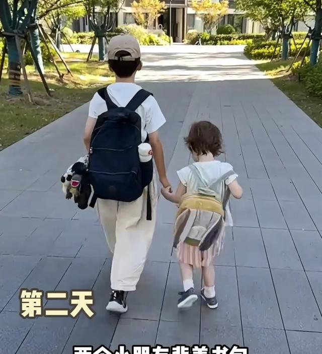 女儿开学第一天，董力阿诺全家出动，阿诺给女儿手工制小被子