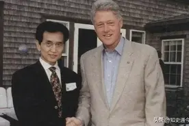 气功大师严新：能用念力熄山火、轻松拦截导弹，与美总统亲密合照图片