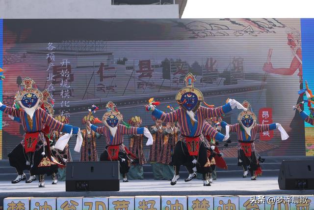 湖北：云梦万亩油菜花海嘉年华 吃喝玩乐嗨不停