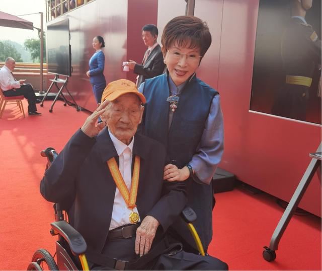 洪秀柱登上天安门，赖清德叫嚣称“回来就抓”，大陆六个字神预判