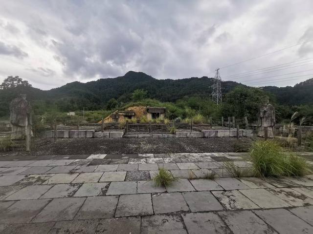 遵义新蒲：中桥水库“官坟”群