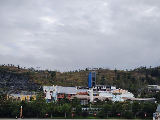 南行漫记：由四川宜宾去贵州兴义，面对重重大山路真的好难选