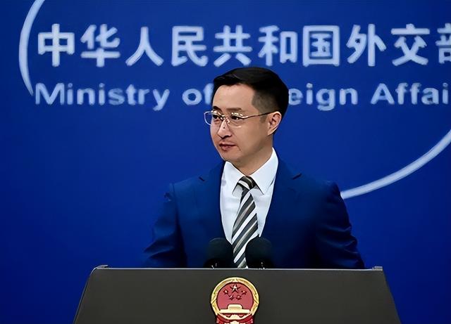 特朗普举着孩子照片，对哭泣的母亲承诺：我相信中国会执行死刑的