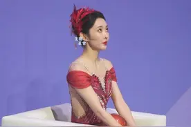 宣璐艺术体操表演后的惊艳休息碎片，师姐美丽魅力稳稳滴流露图片