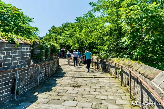 枯寂与荣华，辽宁丹东虎山长城的冬夏对话