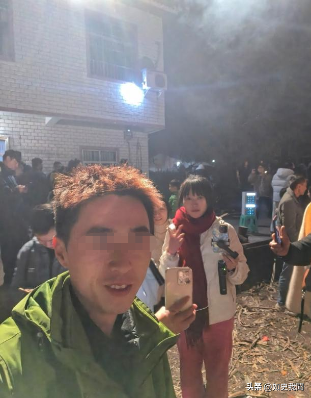 合川千人杀猪宴后续： 恶心的一幕出现	，红衣女砸场子，遭舆论反噬