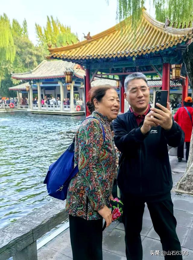 新华社原军事记者陶俊峰泉城美拍：趵突泉暴喷的壮美景色