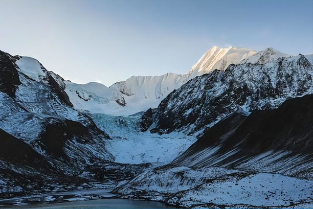 救援一次花10万，违规徒步透支资源，这个账该谁算？