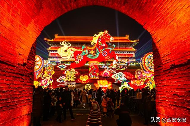 夜幕降临，西安变长安