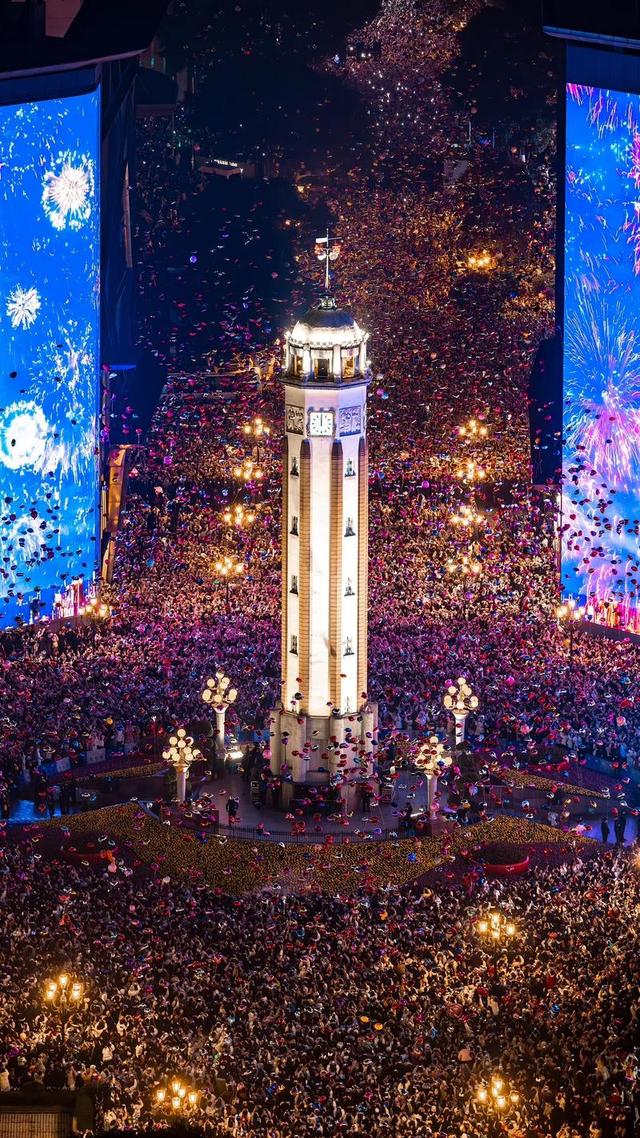 洗浴中心搞跨界！自助餐游戏厅全配齐，带娃泡澡成新潮流