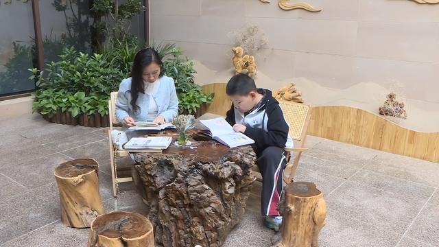 敦煌市图书馆天井焕新颜：“如是书隅”开启文化体验新篇章