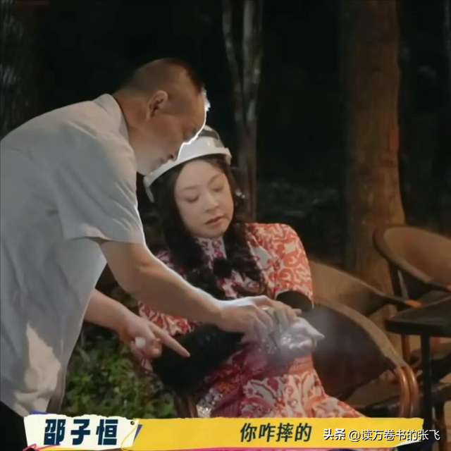 刘晓庆担心的事发生了！意外摔倒	、分不清人	，75岁不服老不行了？