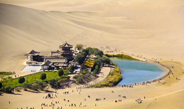 散文丨云 德：沙海幻月