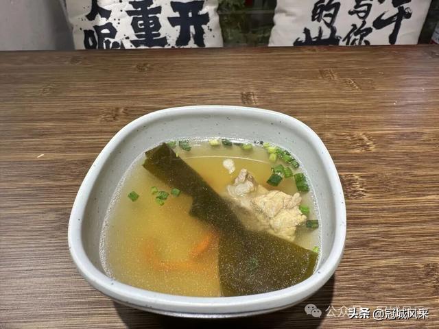 杭州寻吃·一碗蟹黄面