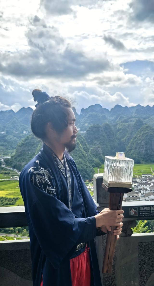 “文明旅游与公益旅行会客厅”在万峰林景区举办，共话文明旅游
