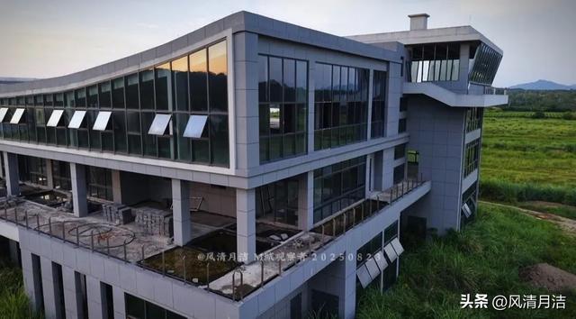 关于麻城大别山支线机场，是原址扩建还是另选新址？