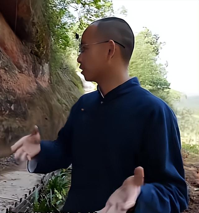 活久见！四川35岁小伙住山洞，不工作不结婚不生娃，月销才300块