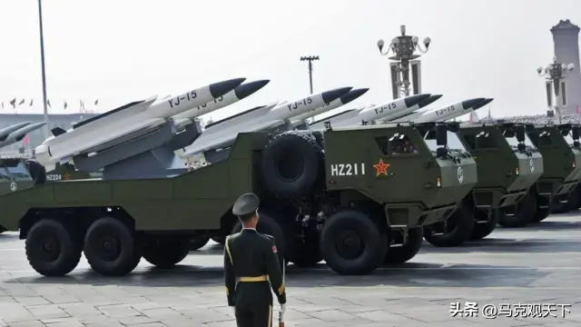 中国阅兵后，美国越想越不对，怀疑陷入军备竞赛，想调整台湾战略