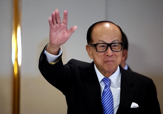 千亿身价又有何用？97岁的李嘉诚近况曝光无力回天，两儿子成心病