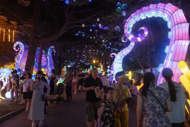 40年记忆焕新！北方最大灯会回归，20万人“追光”青岛夏夜