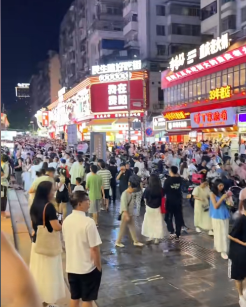 贵州彻底失守！全国游客“攻占”城邦，人潮汹涌，多个地区已沦陷