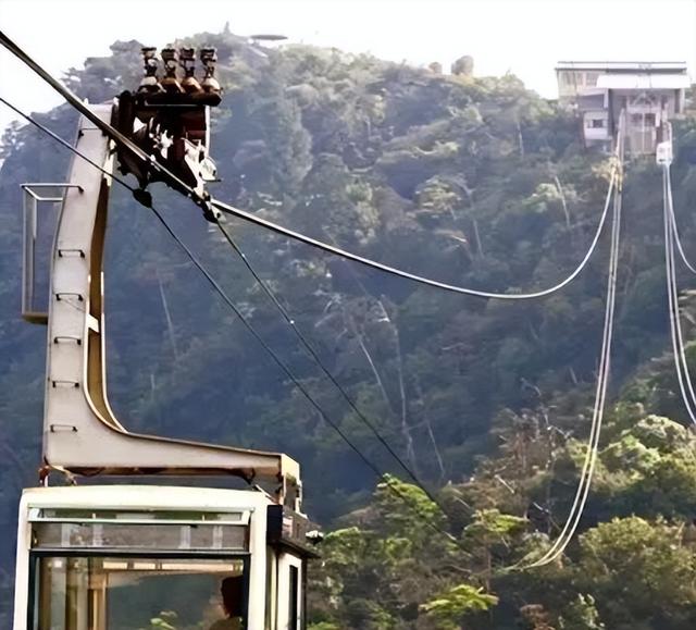 AI造不存在峡谷，游客秘鲁遇险，AI前的“照骗”更离谱？