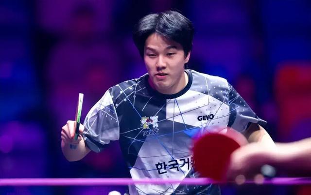 决胜局6-0一波流！向鹏逆转安宰贤拒绝爆冷为亚锦赛躺冠自证身价