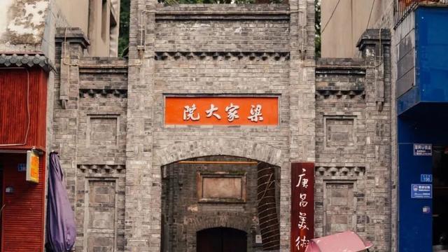 国庆别宅家！成都郫都区这三条宝藏公交线带你吃川菜、逛古镇、玩科幻