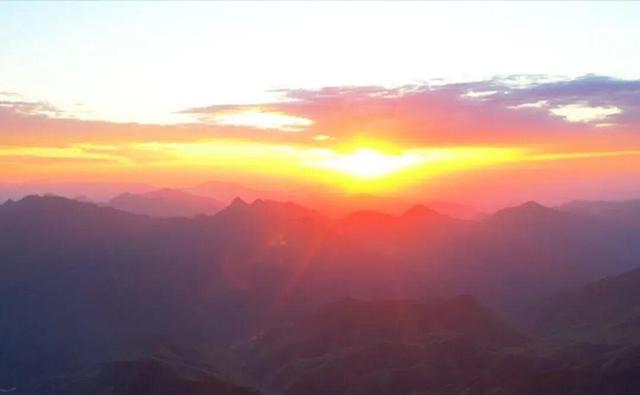 游在鹰潭｜中式美学深度游！山水、烟火、古建玩法全解锁，承包你的诗意周末