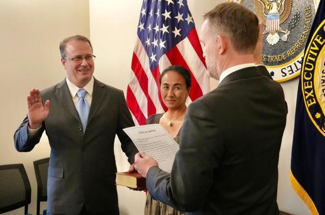 美方撕毁休战协议，喊话中国停止对日本制裁，同时宣布对华加税