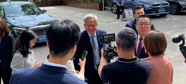 求和是死路！中美经济回正轨，中国攻克高端芯片制造才是唯一出路