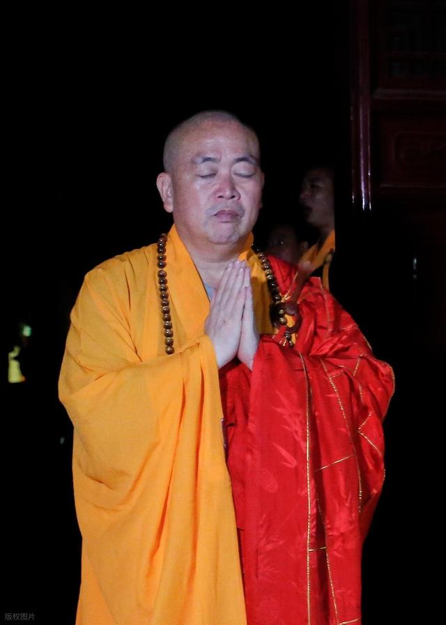 释永信涉嫌刑事犯罪！穿16万的袈裟开18家公司，有多名情人和孩子