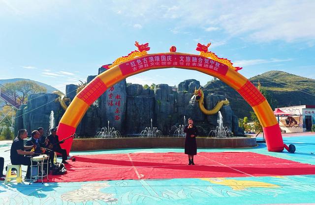 古浪欢乐谷 “双节”焕活力：文艺表演进景区 游客直呼 “太惊喜”