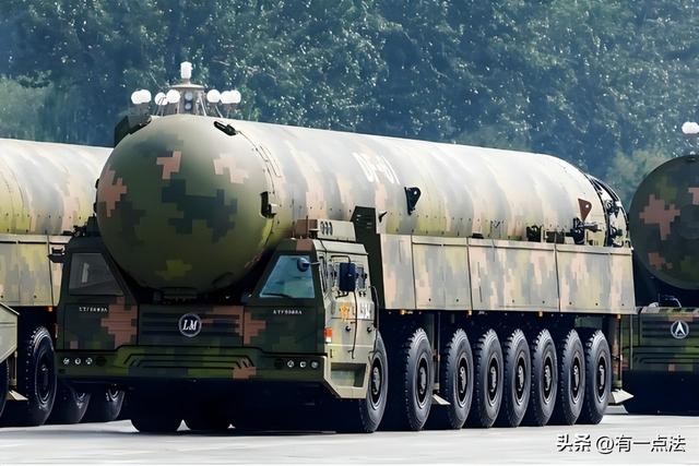 美国就算一动不动，中国20年也追不上？九三阅兵后，局势已被改写