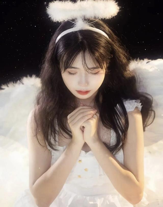 清纯甜美写真｜梦幻天使降临，温柔微笑，星河相伴