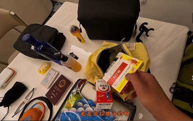 东北小伙闯印度，窜稀5天，参观火葬场发现骨灰撒恒河，恶心坏了