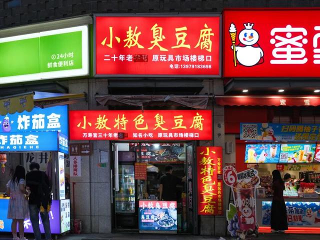 今年国庆，为什么是这座城拿了爽文剧本？