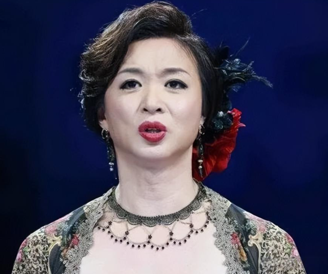 面相变了！逃到国外半年多，58岁金星近照曝光，早年风光已然不再