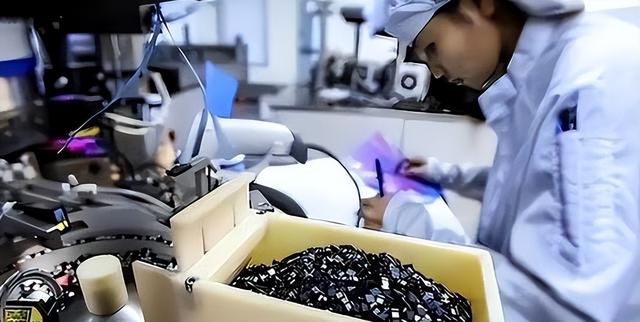 澳洲花重金挖走中国稀土团队，结果发现中国早留了三张底牌