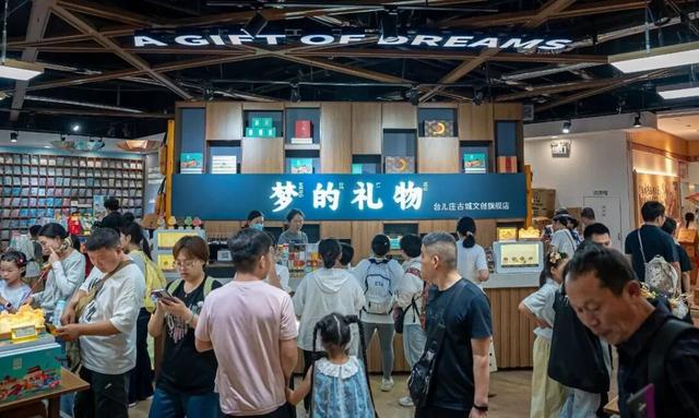 共庆华诞·月满台儿庄古城 | 2025双节假期漫游指南→