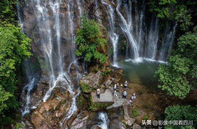 广东信宜：天马山引客来
