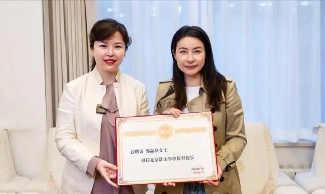 霍震霆没想到，44岁儿媳郭晶晶再次官宣喜讯，让整个阔太圈沉默了