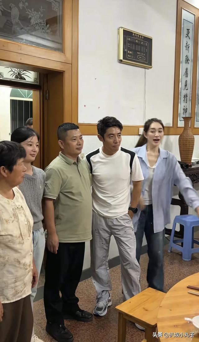李小冉快50岁了还这么丰满，瘦却很有料，让人好奇她是怎么做到的