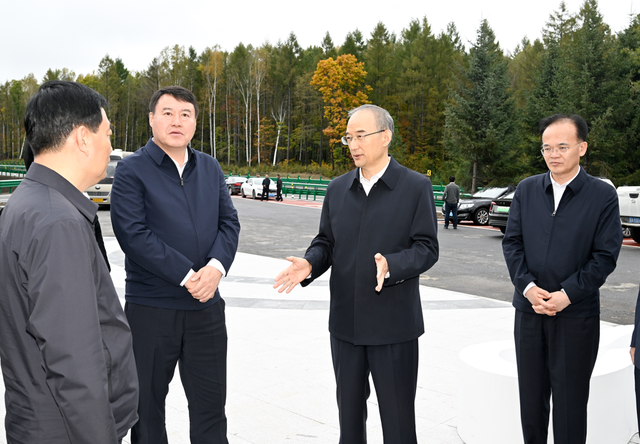 黄强调研G331沿边开放旅游大通道建设和沈白高铁开通运营情况