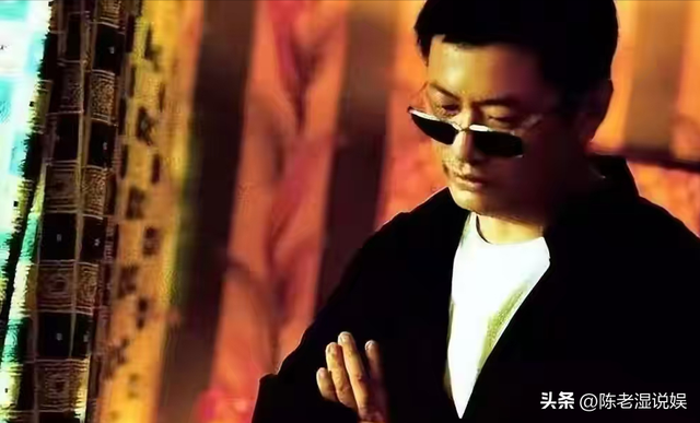 陪玩陪睡只是冰山一角，认干爹，舔手指，拜高踩低，实在荒唐！